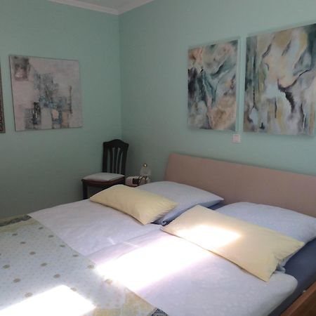 Holiday Flat With Idyllic Garden In 다운 외부 사진