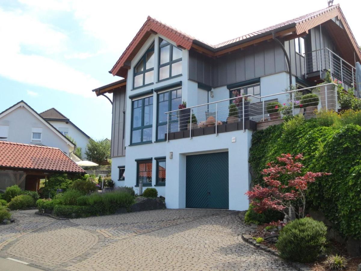 Holiday Flat With Idyllic Garden In 다운 외부 사진