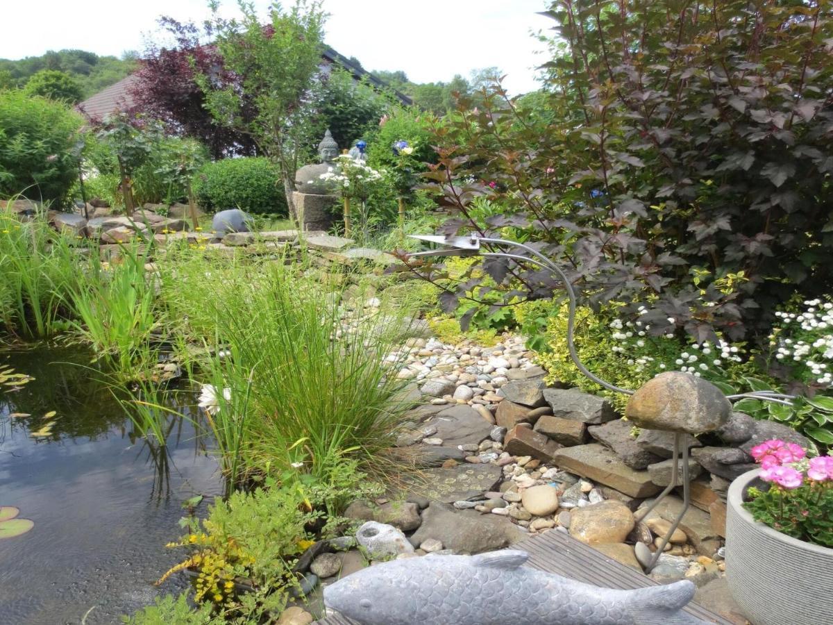 Holiday Flat With Idyllic Garden In 다운 외부 사진